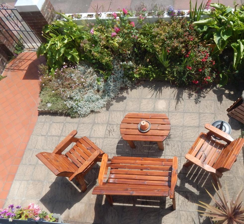 The Garfield Guest House Eastbourne Exteriör bild